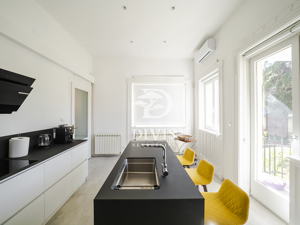 Renoviran 3 0 salonski stan  centar Subotice 153m2 2