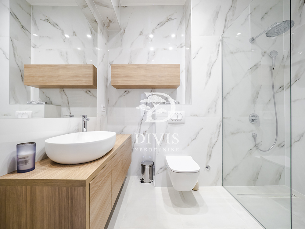 Renoviran 3 0 salonski stan  centar Subotice 153m2 4