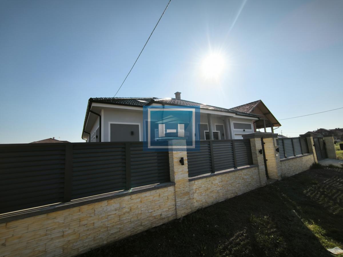 Ekskluzivna Novogradnja u Varvarinu – Prostran Dom iz Snova! 1