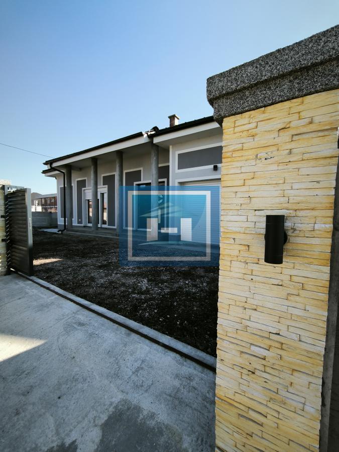 Ekskluzivna Novogradnja u Varvarinu – Prostran Dom iz Snova! 2