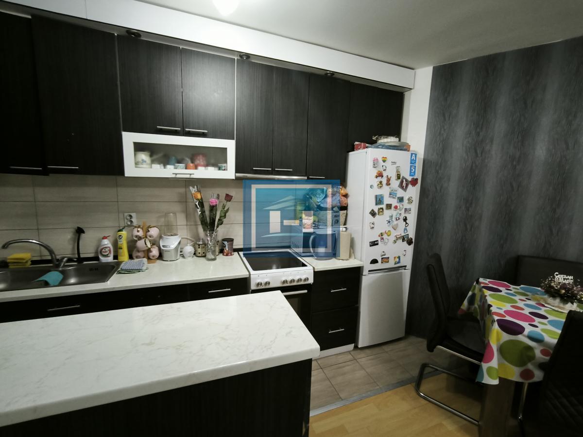 Na prodaju stan 57m² u novijoj zgradi na 1. spratu! 4