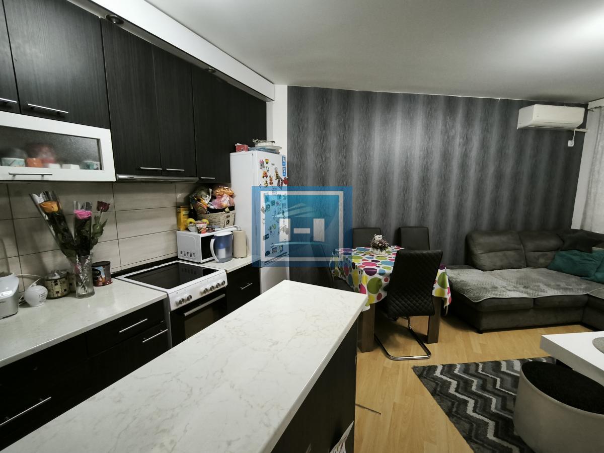 Na prodaju stan 57m² u novijoj zgradi na 1. spratu! 5