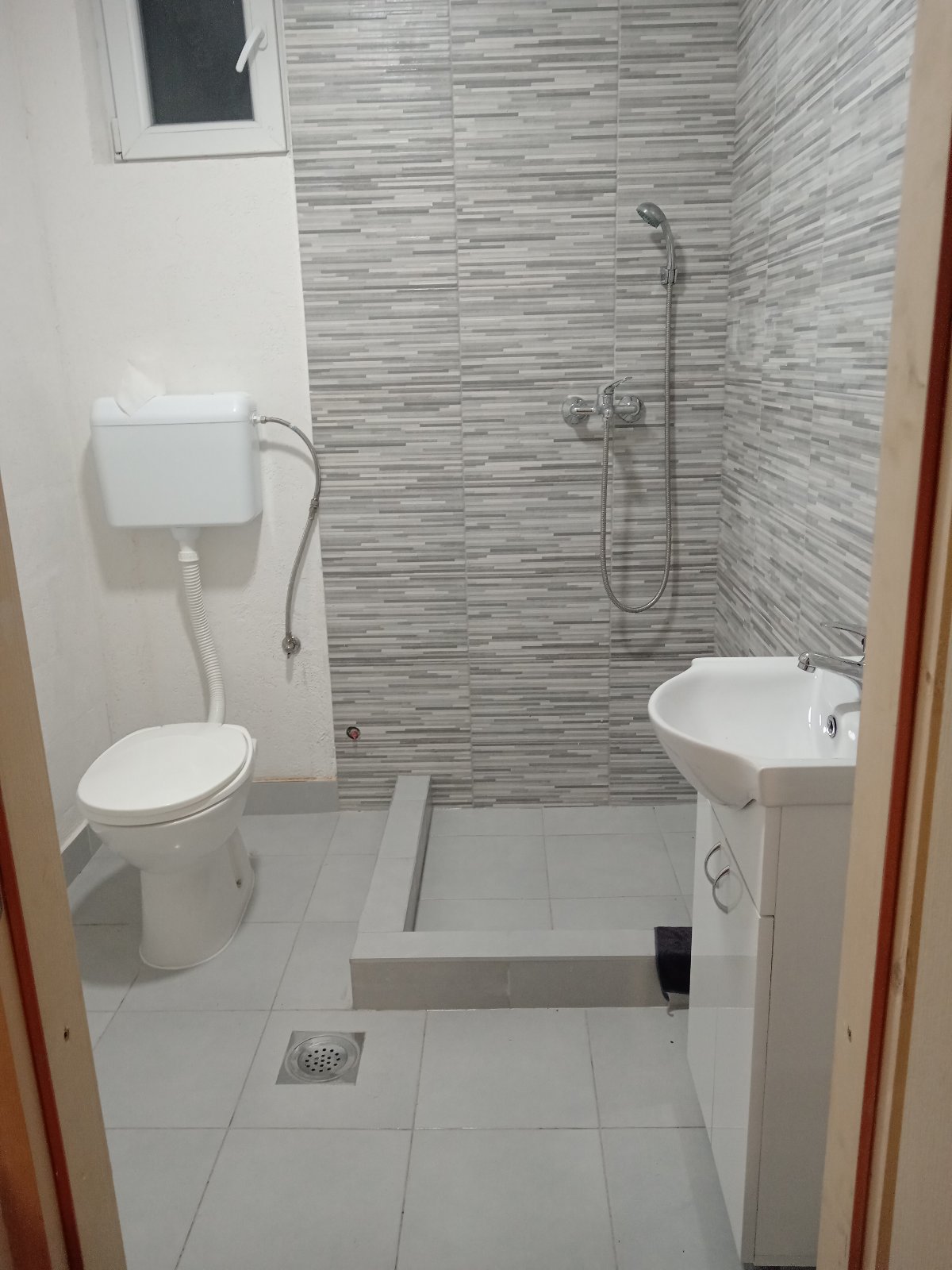 Izdajem stanove za radnike jednosobne dvosobne trosobne Dobanovci 5