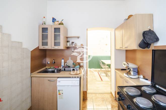 Renoviran  namešten 5 0  kod Botaničke bašte  93m2 2