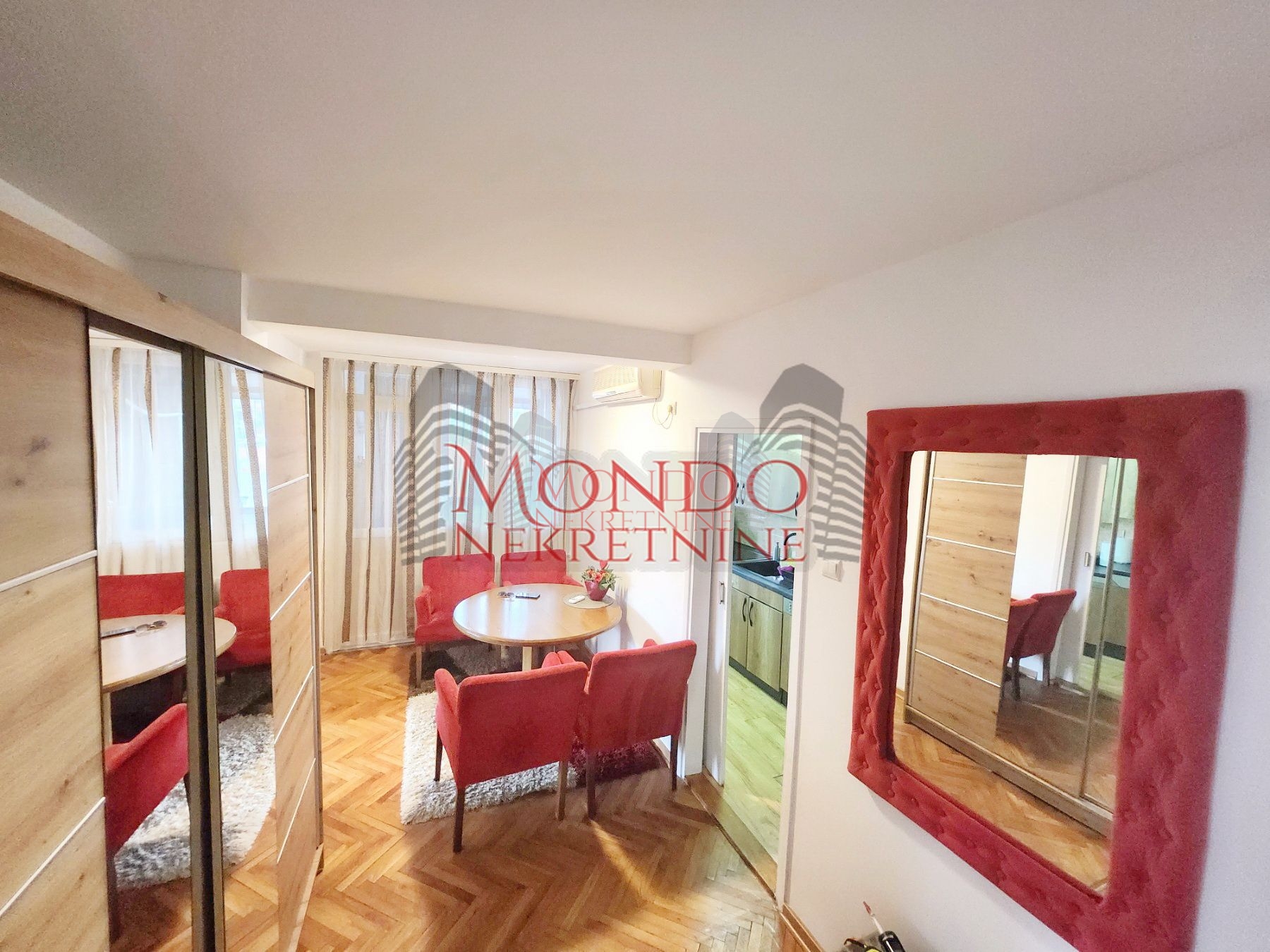 Dvosoban stan na Paliluli 6