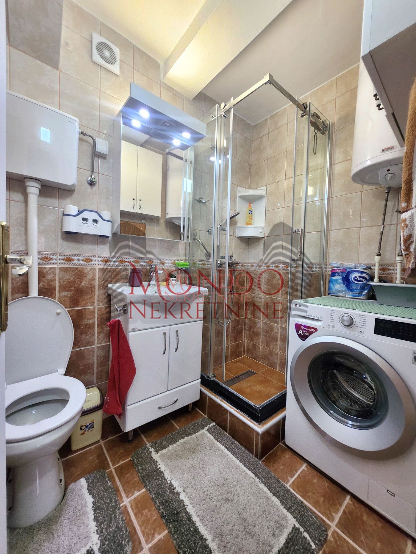 Dvosoban stan na Paliluli 10