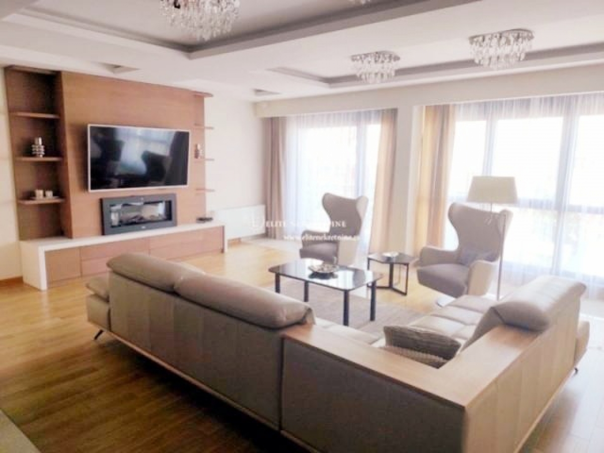 Izdavanje Četvorosoban lux stan sa garažom  cena sa svim troškovima 2