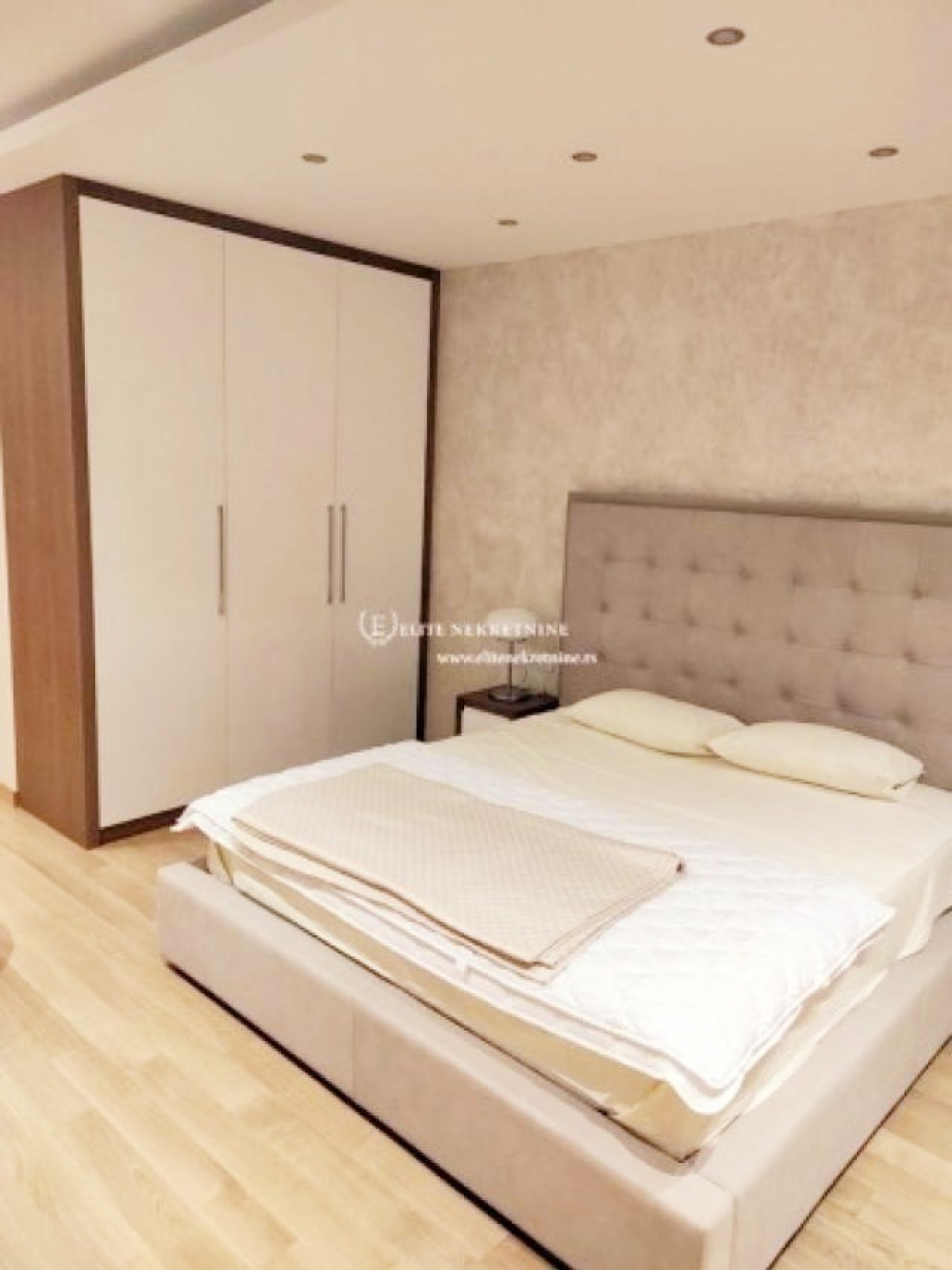 Izdavanje Četvorosoban lux stan sa garažom  cena sa svim troškovima 4