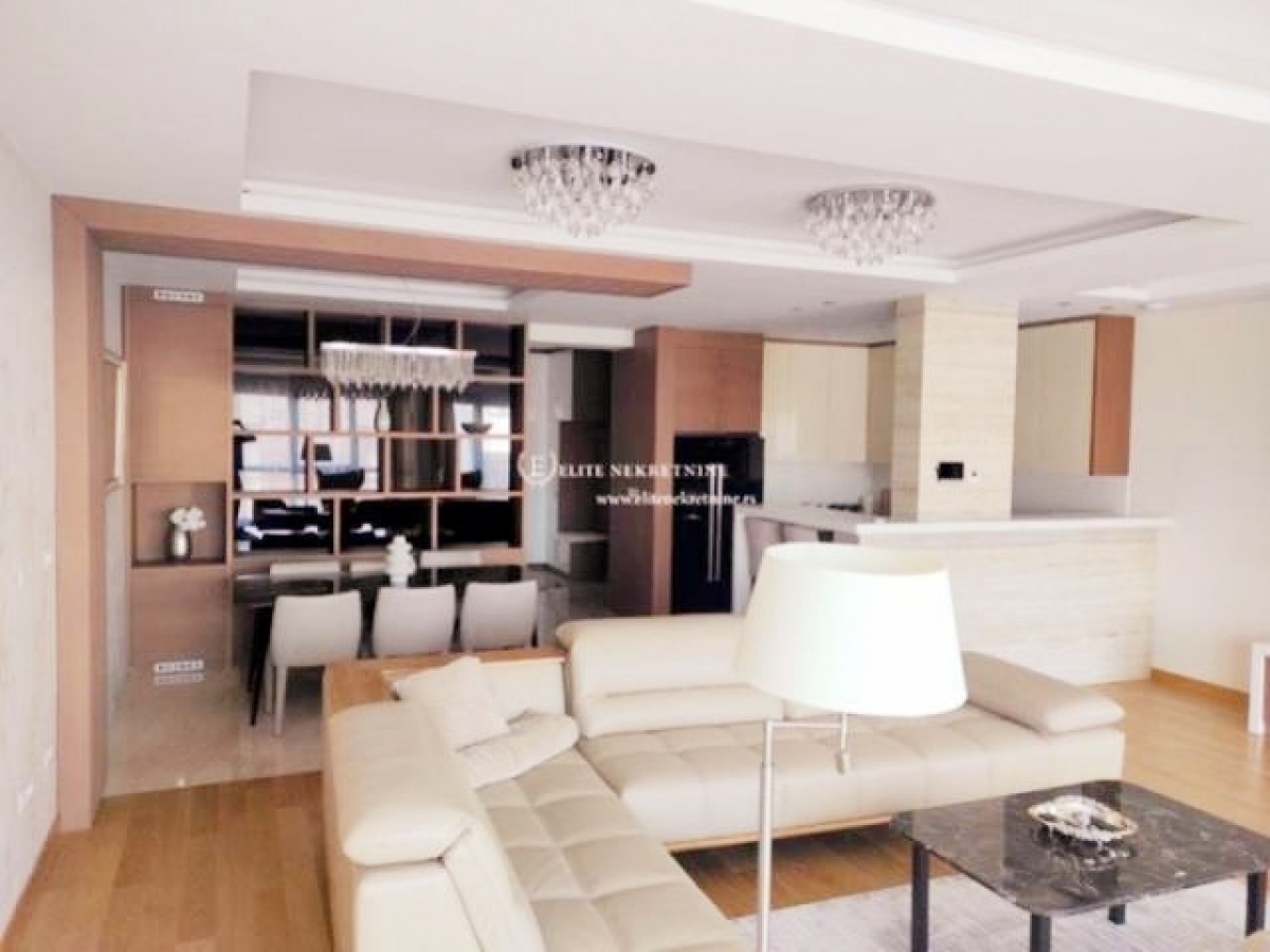 Izdavanje Četvorosoban lux stan sa garažom  cena sa svim troškovima 8