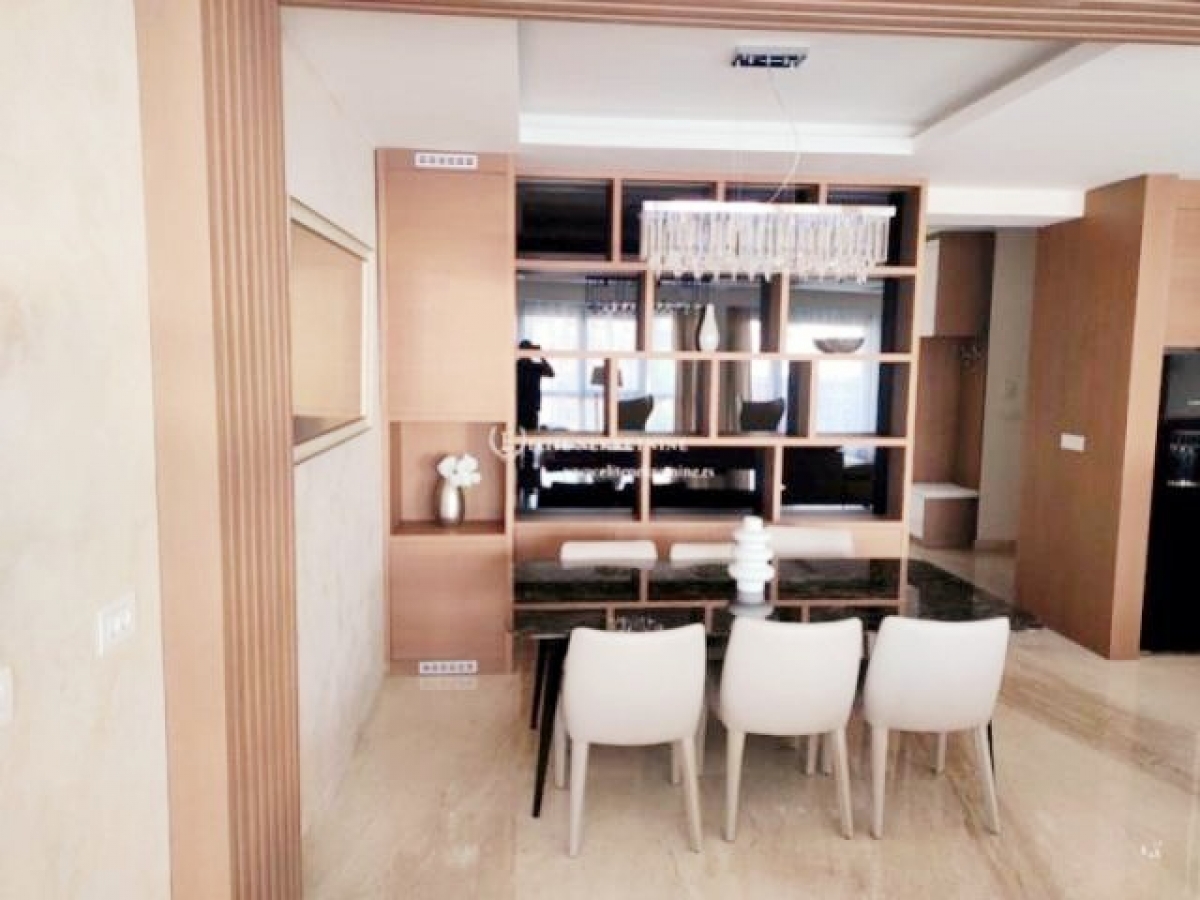 Izdavanje Četvorosoban lux stan sa garažom  cena sa svim troškovima 9