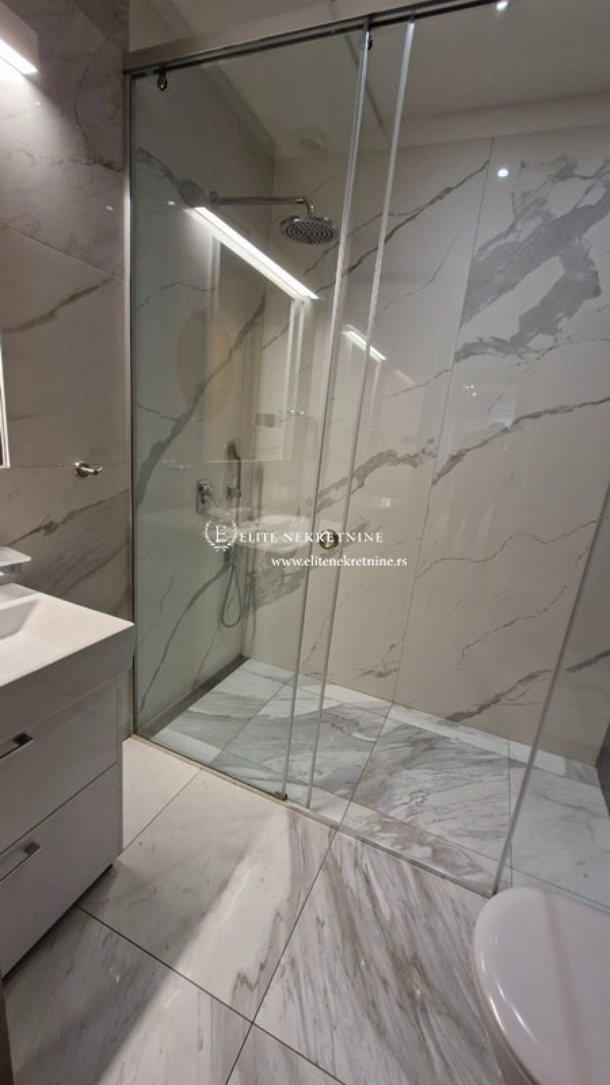 Izdavanje Luksuzni stanovi na Vračaru   garaža  novogradnja 9