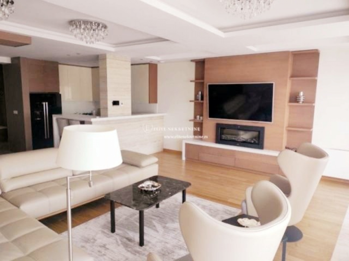 Izdavanje Četvorosoban lux stan sa garažom  cena sa svim troškovima 7