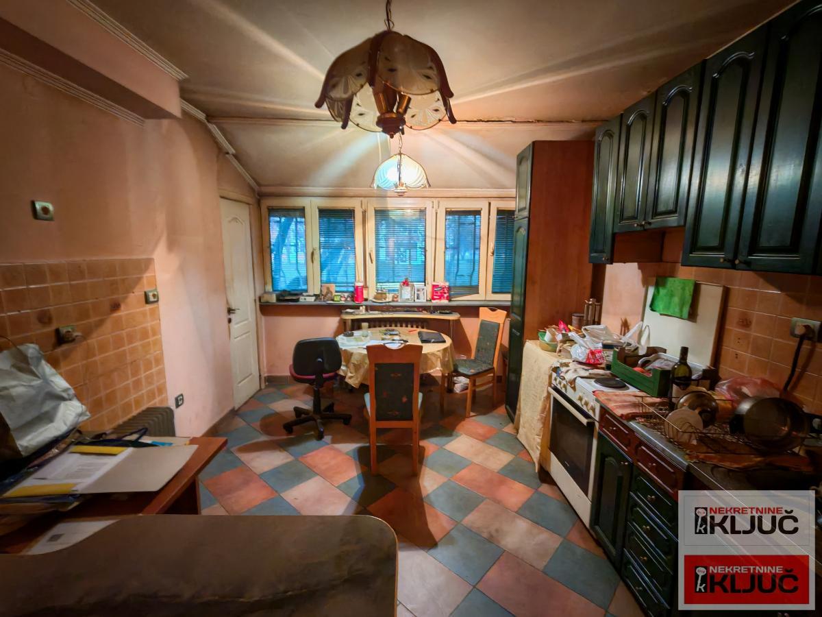 NOVO NASELJE, Dvoiposoban, 54m2 a ukupne 70m2 1