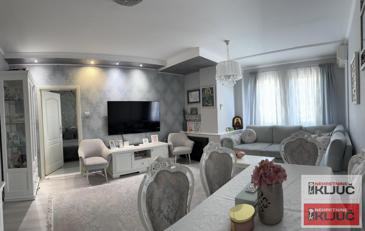 SOCIJALNO, 70m2, Trosoban sa GARAŽOM 1