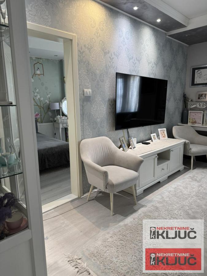 SOCIJALNO, 70m2, Trosoban sa GARAŽOM 6