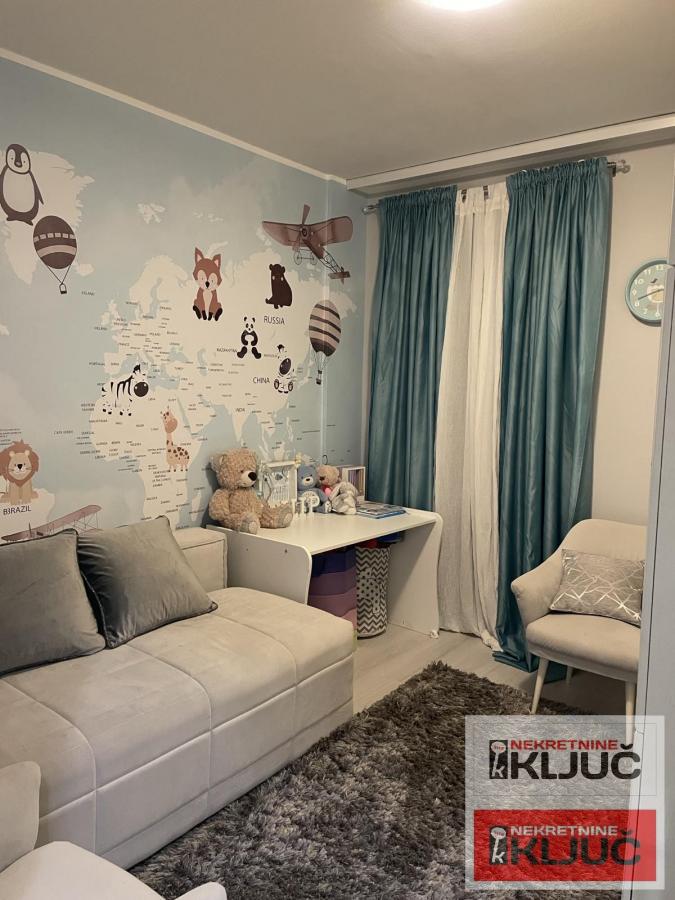 SOCIJALNO, 70m2, Trosoban sa GARAŽOM 7