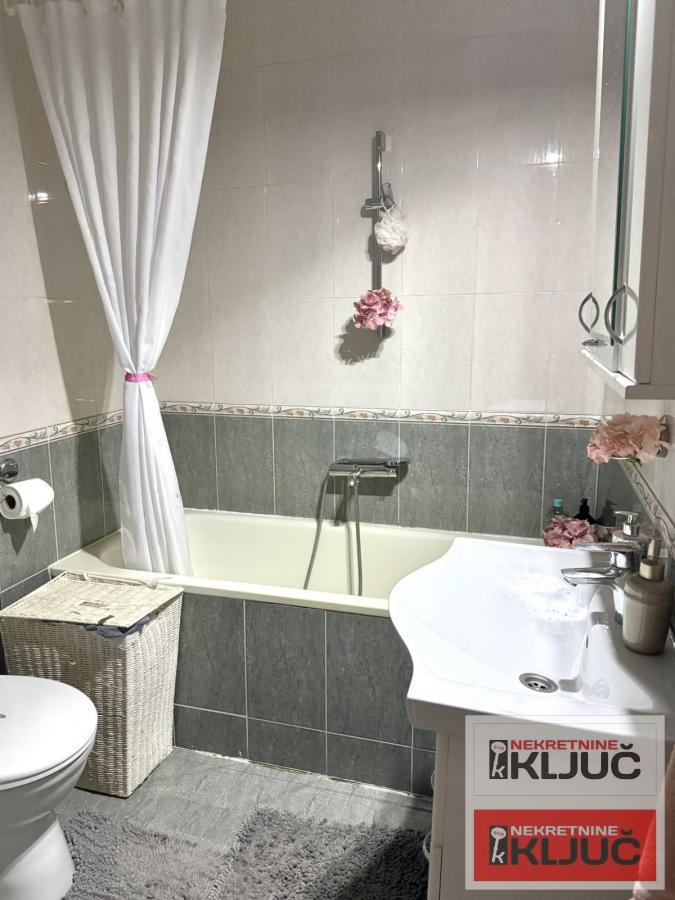 SOCIJALNO, 70m2, Trosoban sa GARAŽOM 8