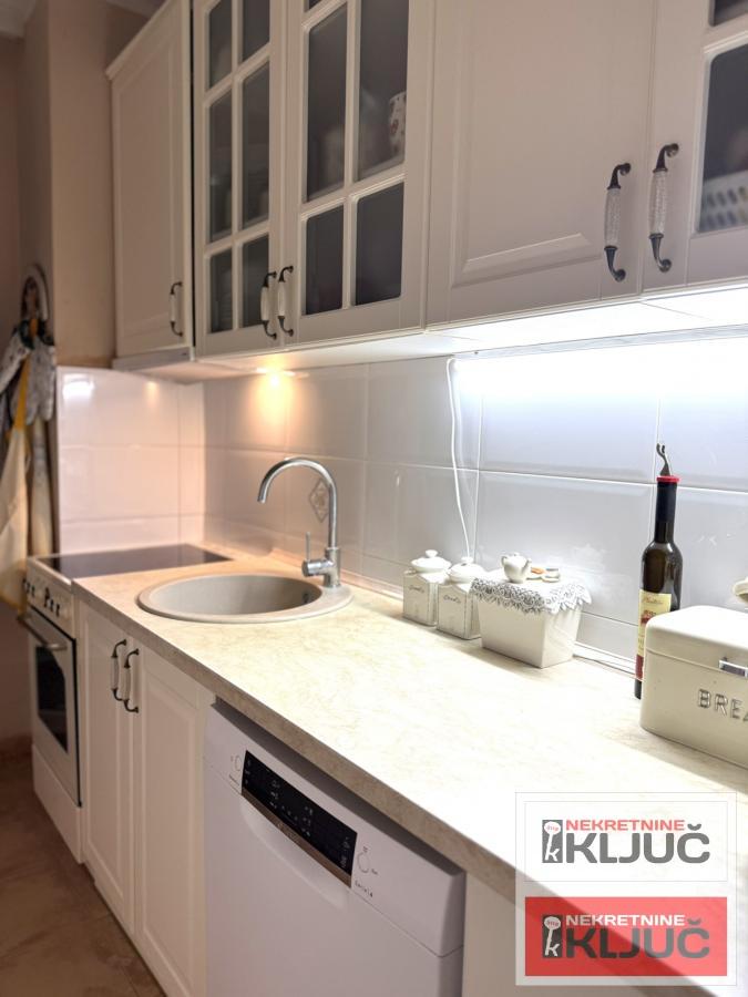 SOCIJALNO, 70m2, Trosoban sa GARAŽOM 9