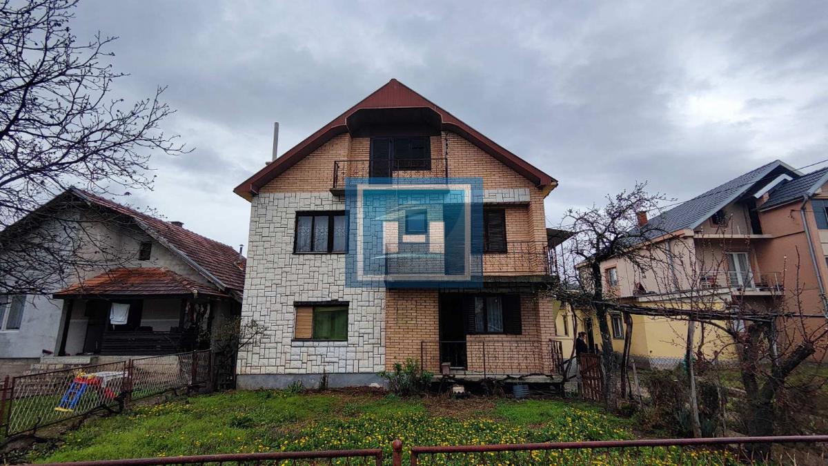 Kuća u centralnom delu Batočine pogodna za višečlane porodice 2