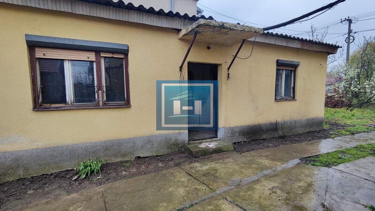 Kuća u centralnom delu Batočine pogodna za višečlane porodice 4