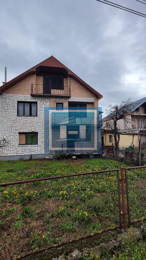 Kuća u centralnom delu Batočine pogodna za višečlane porodice 32