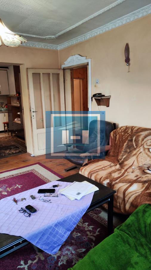 Kuća u centralnom delu Batočine pogodna za višečlane porodice 11