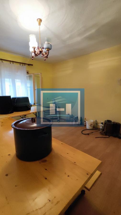 Kuća u centralnom delu Batočine pogodna za višečlane porodice 27