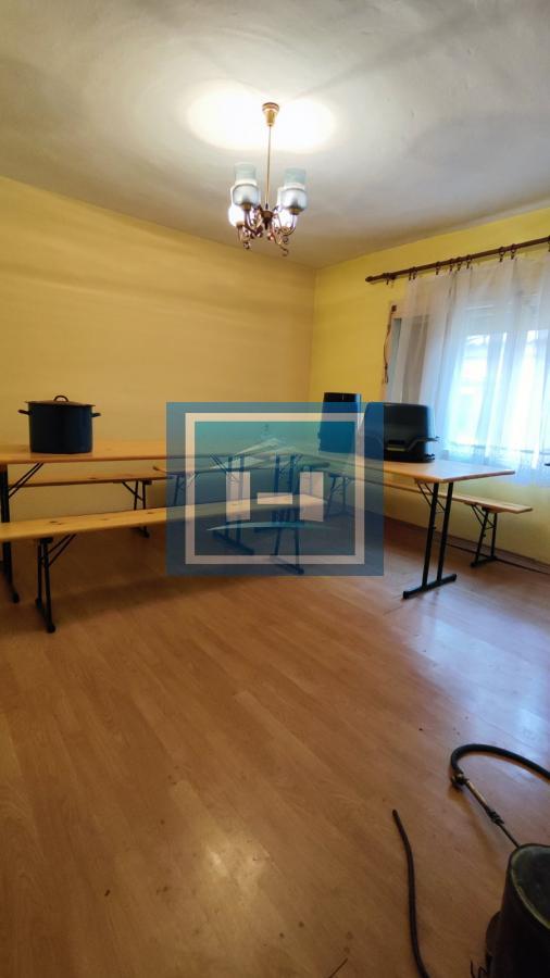 Kuća u centralnom delu Batočine pogodna za višečlane porodice 28