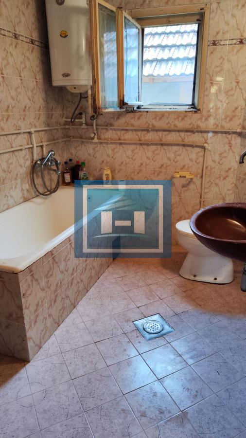 Kuća u centralnom delu Batočine pogodna za višečlane porodice 31