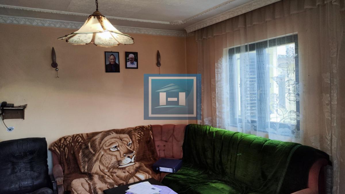 Kuća u centralnom delu Batočine pogodna za višečlane porodice 17