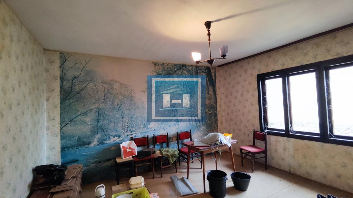 Kuća u centralnom delu Batočine pogodna za višečlane porodice 18