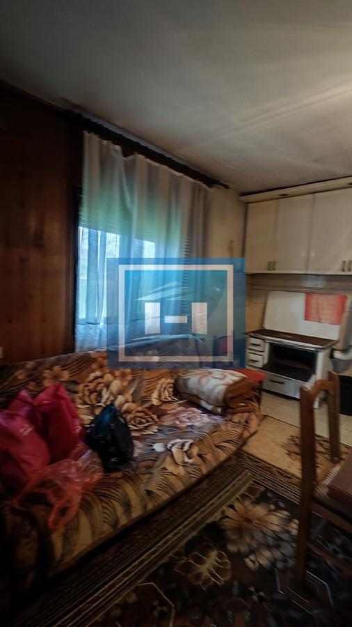 Kuća u centralnom delu Batočine pogodna za višečlane porodice 19