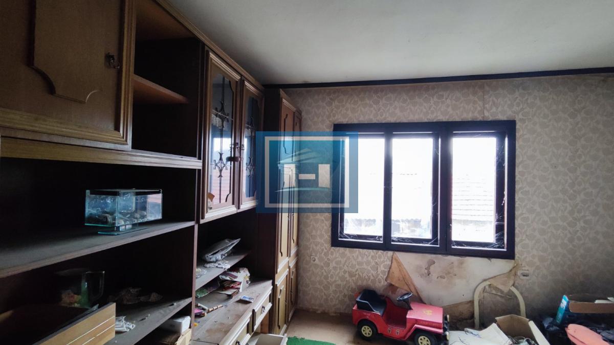 Kuća u centralnom delu Batočine pogodna za višečlane porodice 21