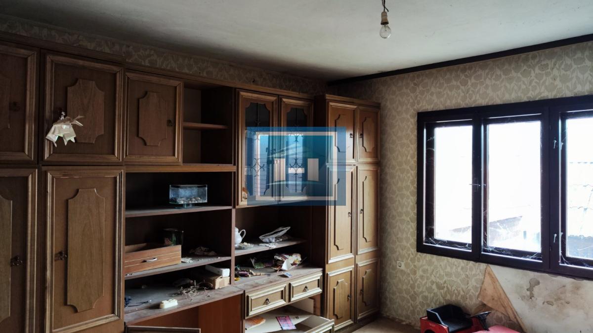 Kuća u centralnom delu Batočine pogodna za višečlane porodice 22