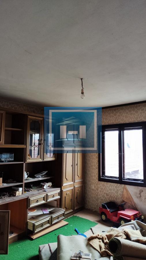 Kuća u centralnom delu Batočine pogodna za višečlane porodice 23