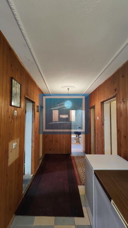 Kuća u centralnom delu Batočine pogodna za višečlane porodice 24