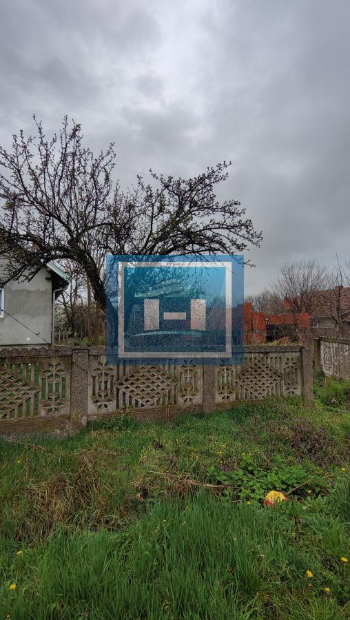 Dve kuce sa velikim placem u Lapovu 2