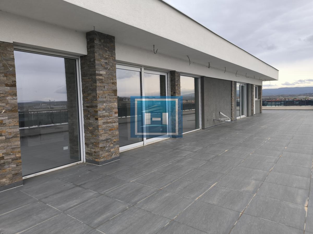 VAŠ NOVI DOM IZNAD GRADA – 240m² luksuza + 260m² terase 18