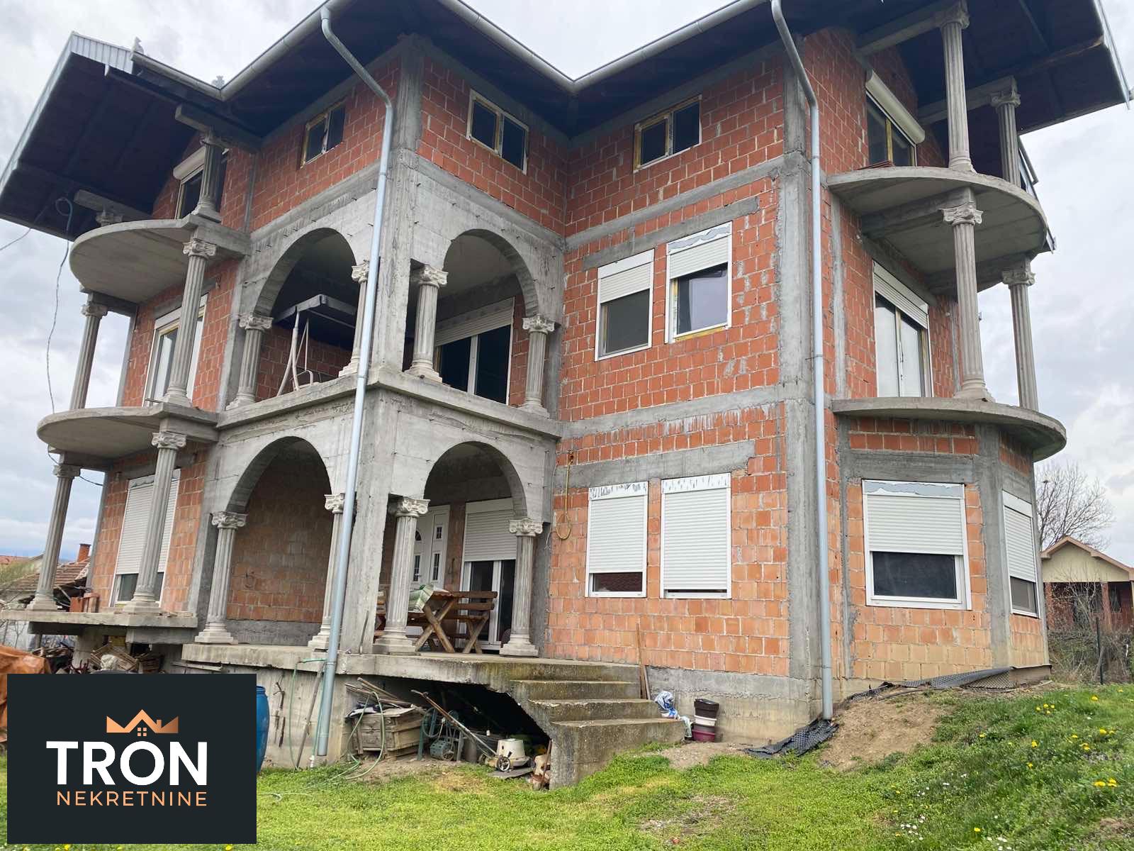 Delimično završena kuća u Trsteniku 1