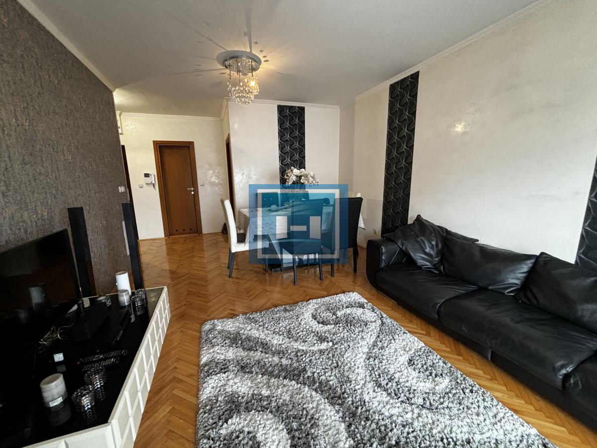 Prelep komforan stan u strogom centru Jagodine – idealna lokacija! 4