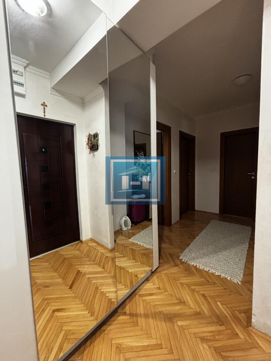 Prelep komforan stan u strogom centru Jagodine – idealna lokacija! 13