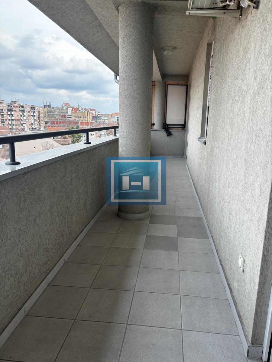 Prelep komforan stan u strogom centru Jagodine – idealna lokacija! 17