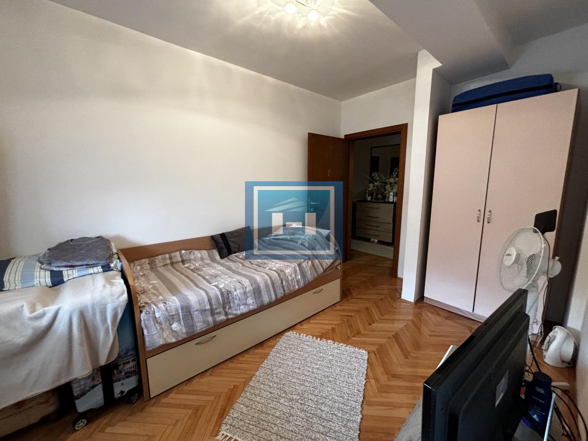 Prelep komforan stan u strogom centru Jagodine – idealna lokacija! 23