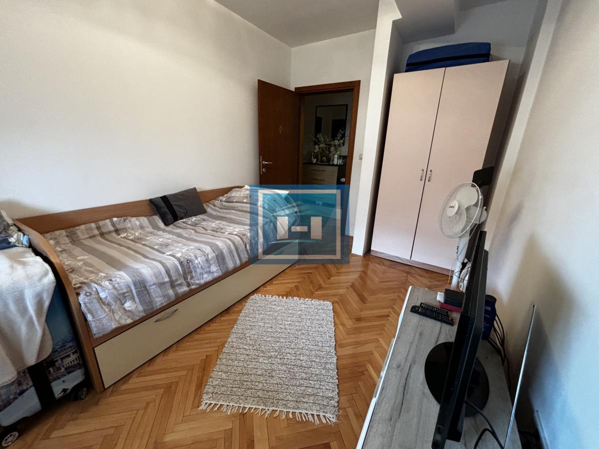 Prelep komforan stan u strogom centru Jagodine – idealna lokacija! 24