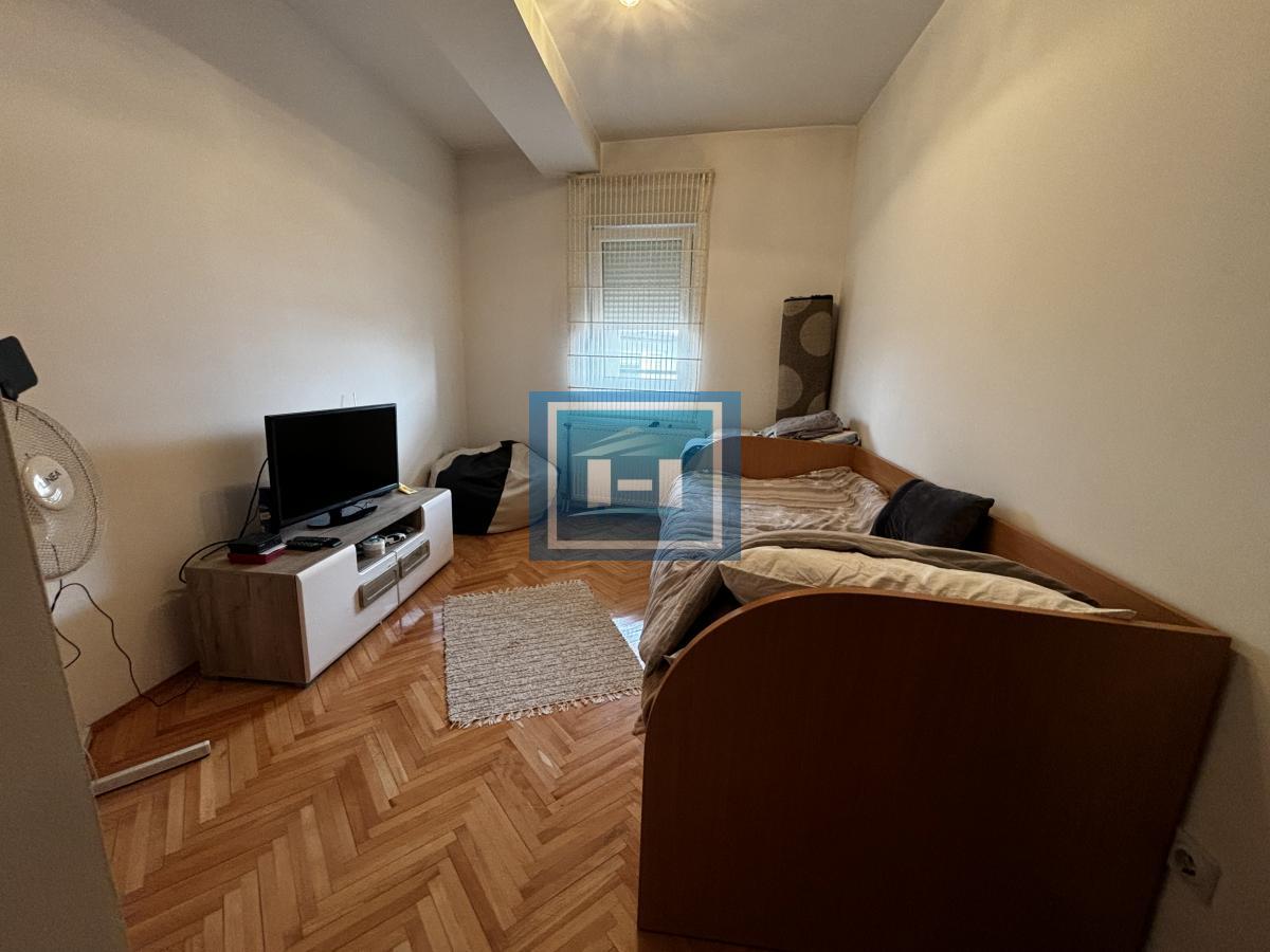 Prelep komforan stan u strogom centru Jagodine – idealna lokacija! 25