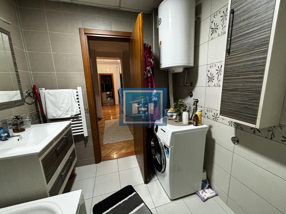 Prelep komforan stan u strogom centru Jagodine – idealna lokacija! 27