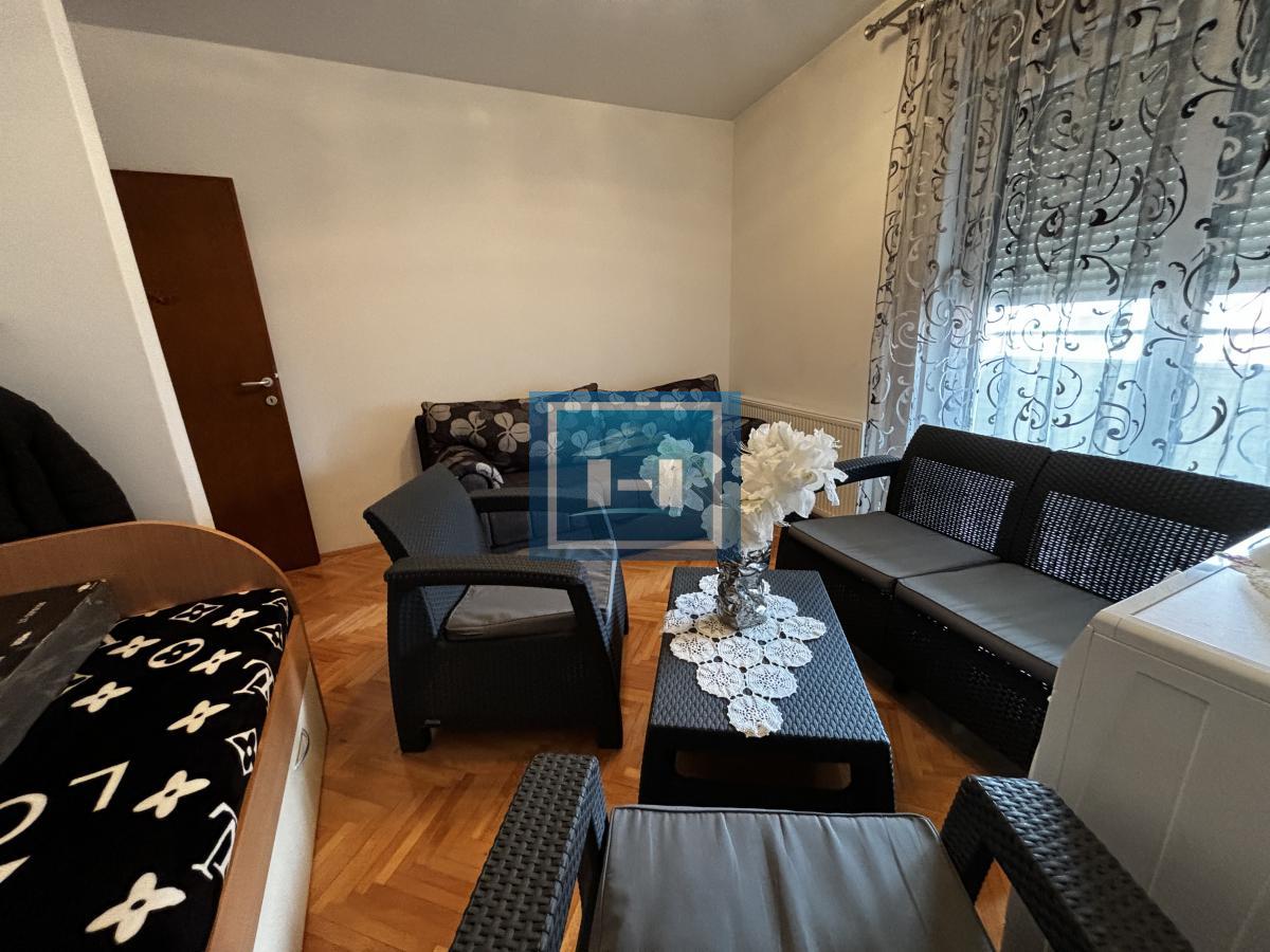 Prelep komforan stan u strogom centru Jagodine – idealna lokacija! 31