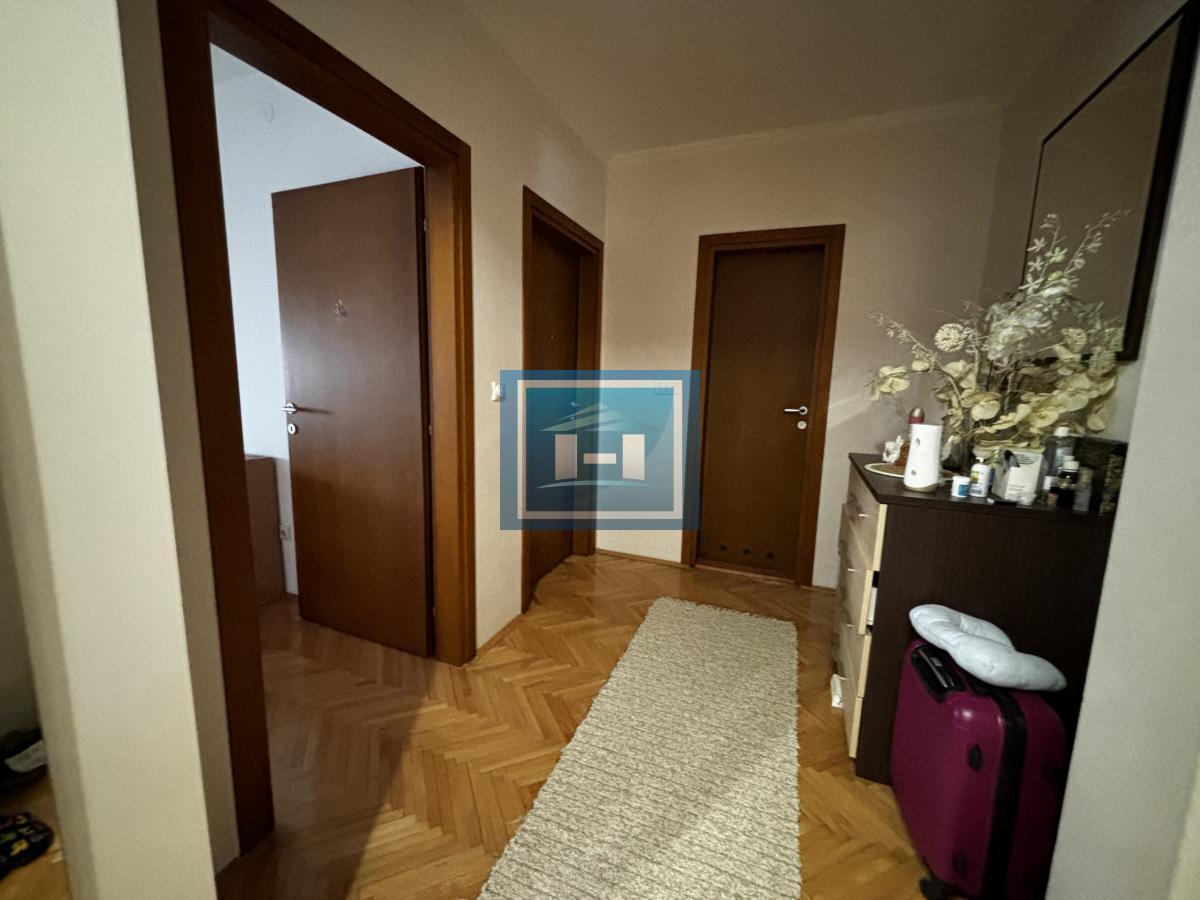 Prelep komforan stan u strogom centru Jagodine – idealna lokacija! 11