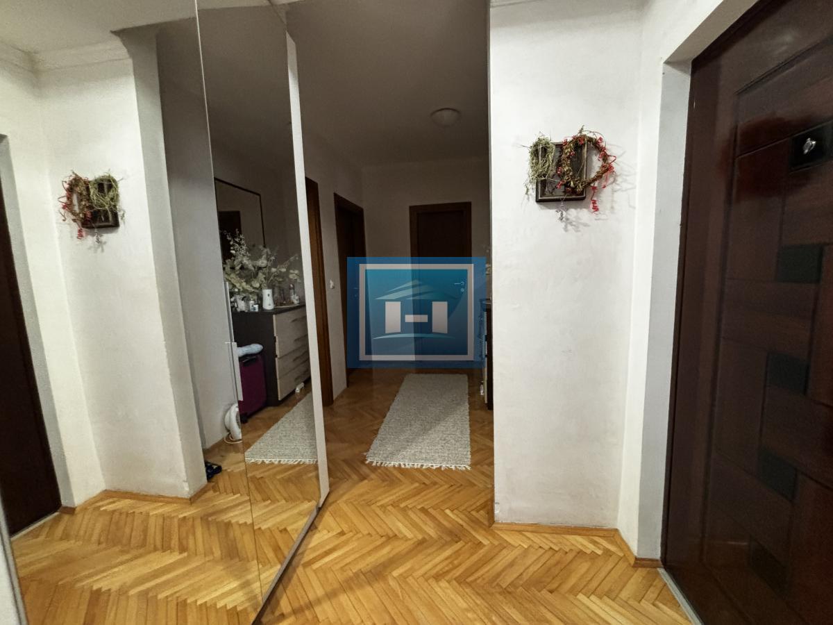 Prelep komforan stan u strogom centru Jagodine – idealna lokacija! 12