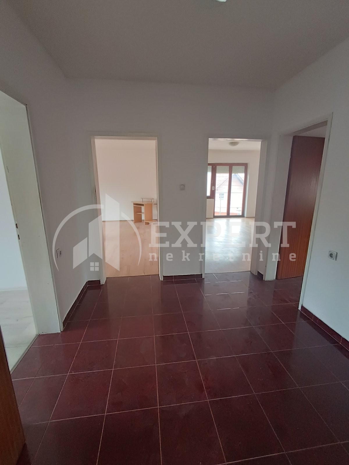 Trosoban stan, 74 m2, Palilula, Velikojastrebačka ID: i-013752 9